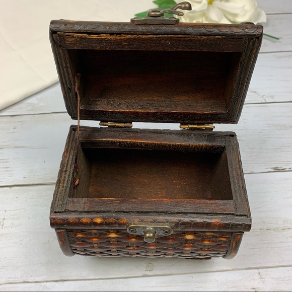 Mini Wooden Basket Weave Latch Hinged Trunk - Picture 12 of 13